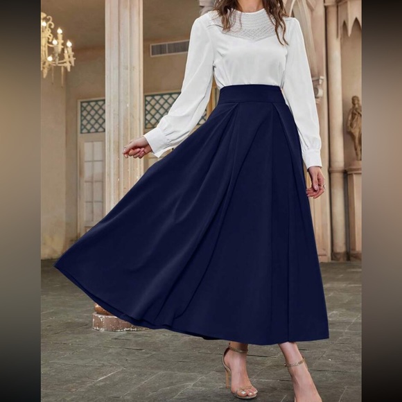 Luxe navy blue high waisted pleated flare maxi skirt - Picture 2 of 6